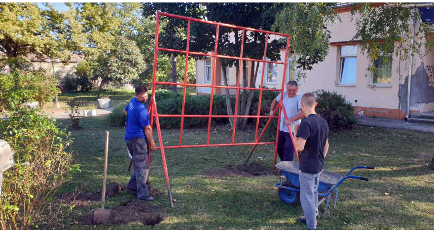 Dopunjen mobilijar na dečjem igralištu
